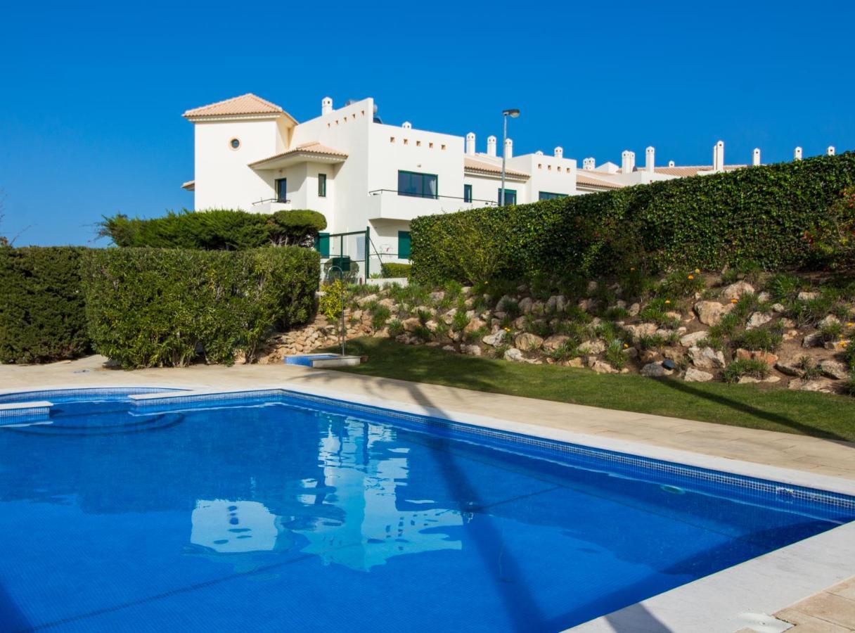Family Apartment - Pool And Garden & Playground & Beach & Albufeira Bagian luar foto