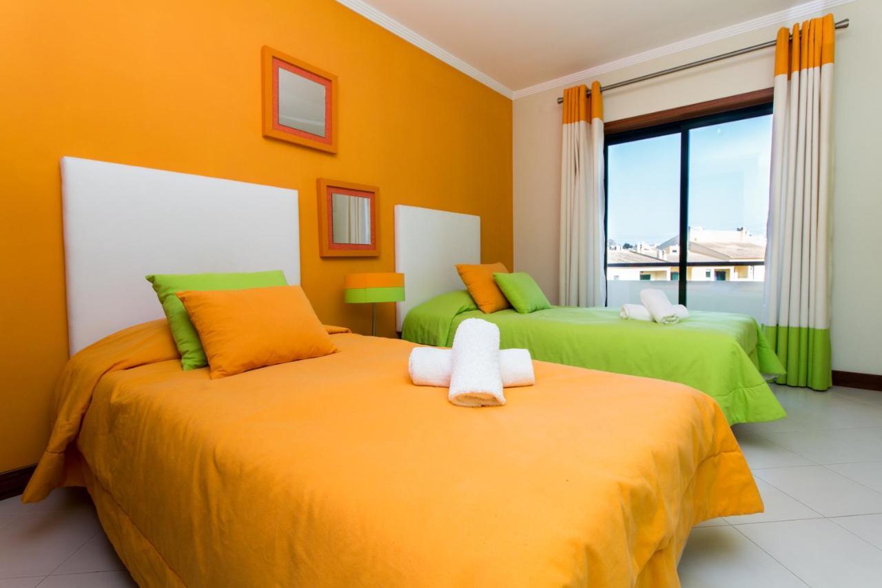 Family Apartment - Pool And Garden & Playground & Beach & Albufeira Bagian luar foto